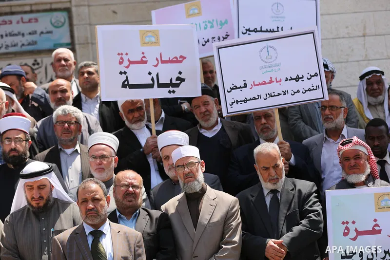 Members of the Palestine Scholars Association take part in a protest against the Israeli blockade of the Gaza Strip in Gaza city on April 19, 2017. Photo by Ashraf Amra