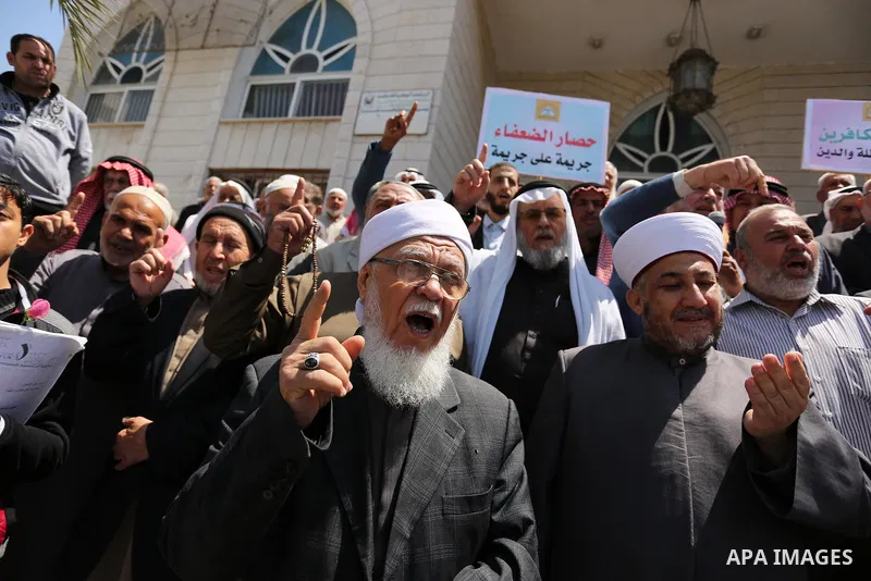 Members of the Palestine Scholars Association take part in a protest against the Israeli blockade of the Gaza Strip in Gaza city on April 19, 2017. Photo by Ashraf Amra