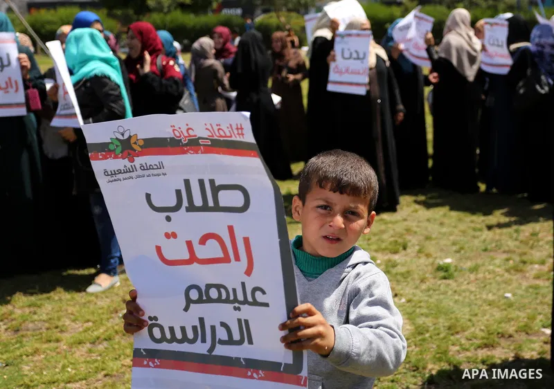 Palestinian Cancer patients take part in a protest to demand to travel for treatment, in Gaza city, on April 20, 2017. Photo by Ashraf Amra