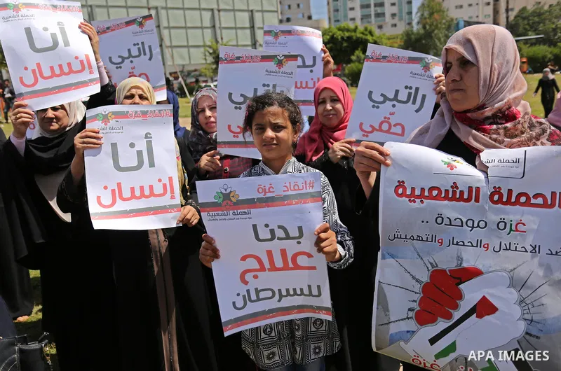 Palestinian Cancer patients take part in a protest to demand to travel for treatment, in Gaza city, on April 20, 2017. Photo by Ashraf Amra