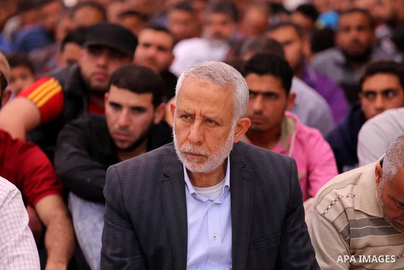 Palestinian supporters of the Islamic Jihad Movement attend Friday prayer to show solidarity with Palestinian prisoners on hunger strike in Israeli Jails, in front of Red cross office in Gaza city, on April 21, 2017. Pho...