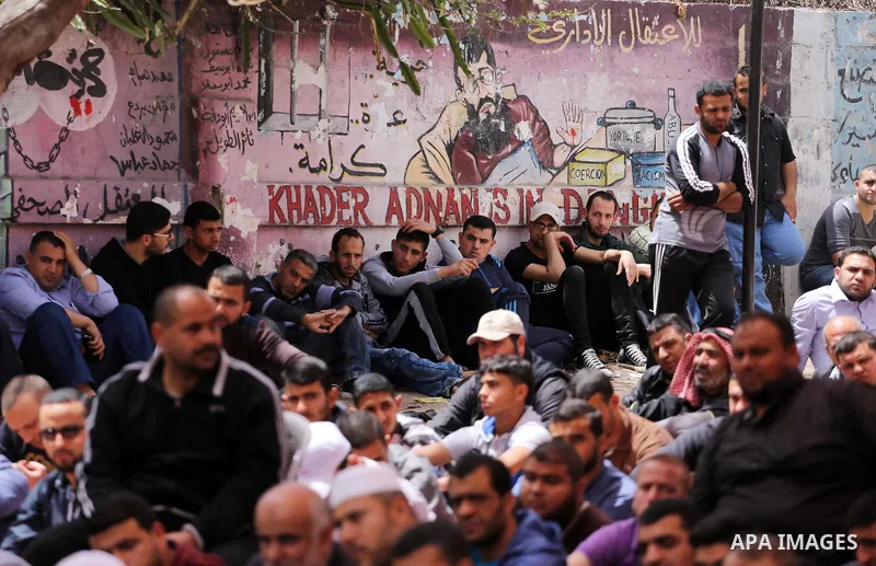 Palestinian supporters of the Islamic Jihad Movement attend Friday prayer to show solidarity with Palestinian prisoners on hunger strike in Israeli Jails, in front of Red cross office in Gaza city, on April 21, 2017. Pho...
