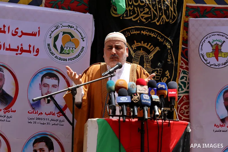 Palestinian supporters of the Islamic Jihad Movement attend Friday prayer to show solidarity with Palestinian prisoners on hunger strike in Israeli Jails, in front of Red cross office in Gaza city, on April 21, 2017. Pho...