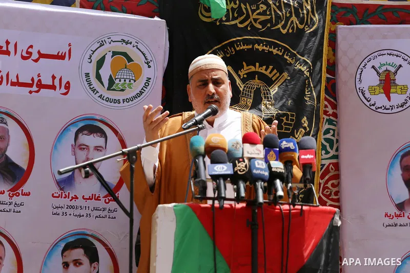 Palestinian supporters of the Islamic Jihad Movement attend Friday prayer to show solidarity with Palestinian prisoners on hunger strike in Israeli Jails, in front of Red cross office in Gaza city, on April 21, 2017. Pho...
