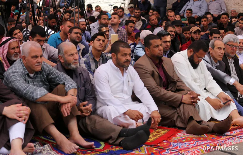 Palestinian supporters of the Islamic Jihad Movement attend Friday prayer to show solidarity with Palestinian prisoners on hunger strike in Israeli Jails, in front of Red cross office in Gaza city, on April 21, 2017. Pho...