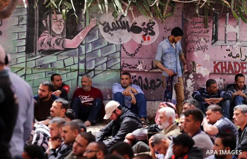Palestinian supporters of the Islamic Jihad Movement attend Friday prayer to show solidarity with Palestinian prisoners on hunger strike in Israeli Jails, in front of Red cross office in Gaza city, on April 21, 2017. Pho...