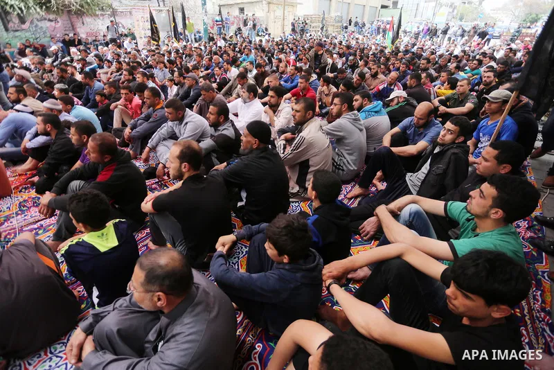 Palestinian supporters of the Islamic Jihad Movement attend Friday prayer to show solidarity with Palestinian prisoners on hunger strike in Israeli Jails, in front of Red cross office in Gaza city, on April 21, 2017. Pho...