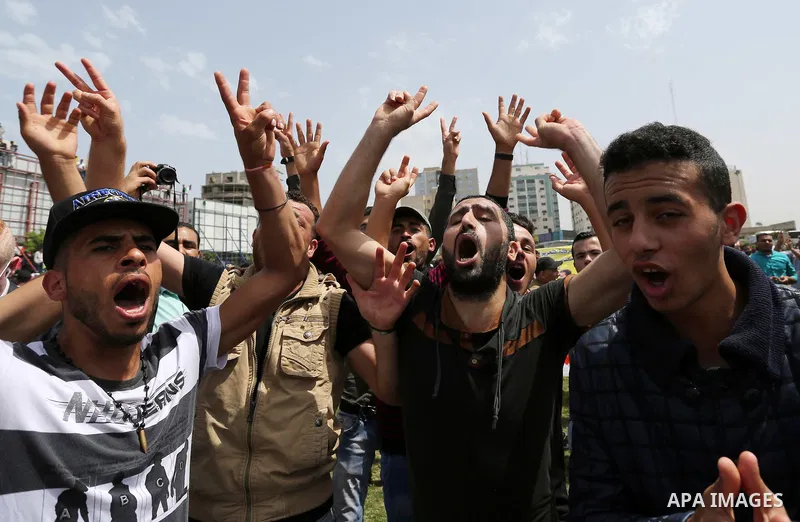 Palestinian supporters of Fatah movement take part during a protest in solidarity with Palestinian prisoners on hunger strike in Israeli jails, in Gaza city on April 22, 2017. Photo by Ashraf Amra