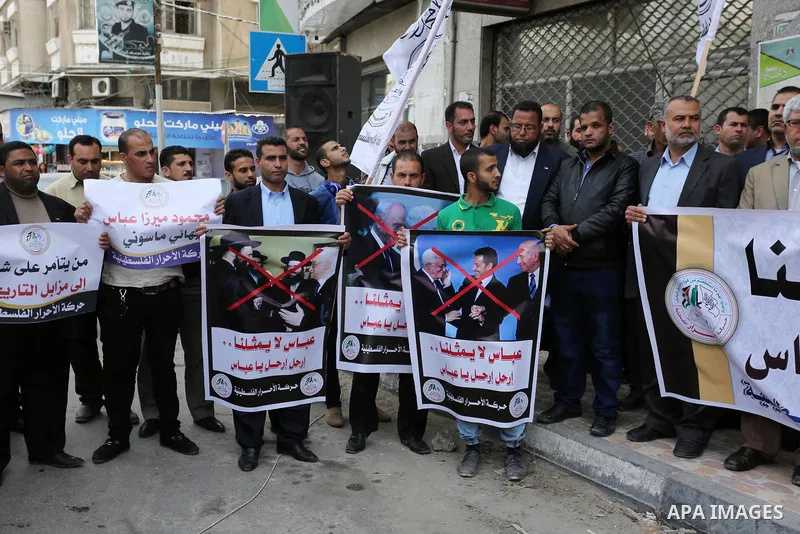 Palestinian supporters of Al-Ahrar movement hold banners during a protest against Palestinian President Mahmoud Abbas and Israeli blockade of the Gaza Strip, in Gaza city, on April 22, 2017. Photo by Ashraf Amra