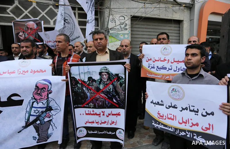 Palestinian supporters of Al-Ahrar movement hold banners during a protest against Palestinian President Mahmoud Abbas and Israeli blockade of the Gaza Strip, in Gaza city, on April 22, 2017. Photo by Ashraf Amra