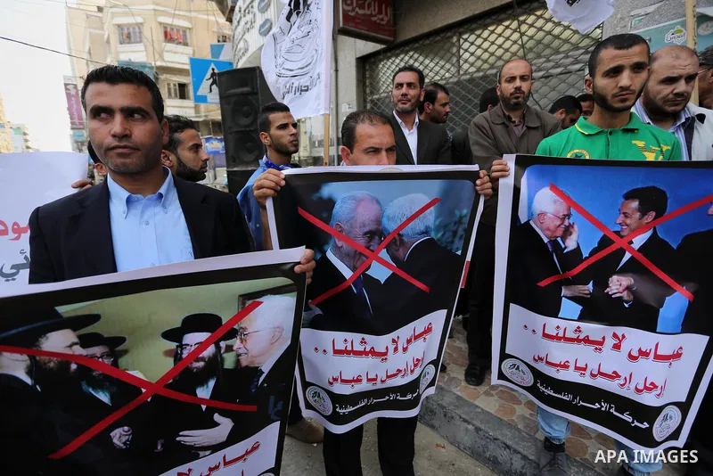 Palestinian supporters of Al-Ahrar movement hold banners during a protest against Palestinian President Mahmoud Abbas and Israeli blockade of the Gaza Strip, in Gaza city, on April 22, 2017. Photo by Ashraf Amra