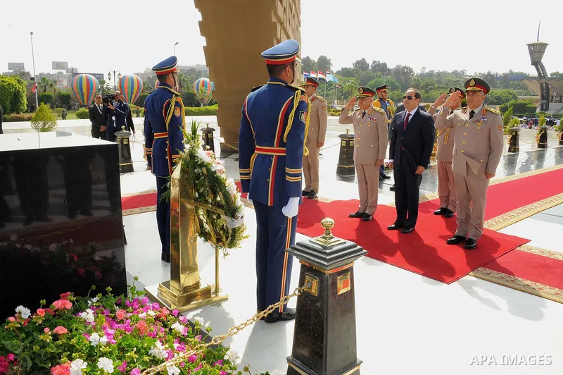 Egyptian President Abdel Fattah al-Sisi laying a wreath at the tomb of late Martyrs of the Armed Forces ,in Cairo, Egypt on 23 April 2017. Photo by Egyptian President Office