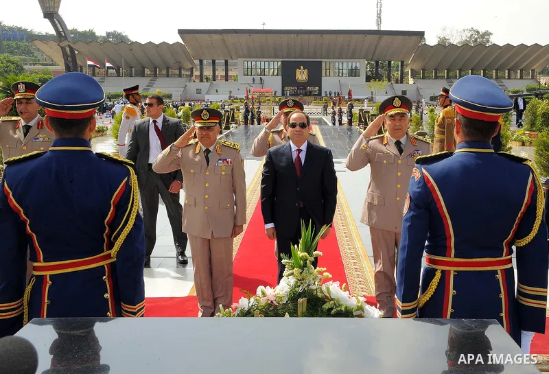 Egyptian President Abdel Fattah al-Sisi laying a wreath at the tomb of late Martyrs of the Armed Forces ,in Cairo, Egypt on 23 April 2017. Photo by Egyptian President Office