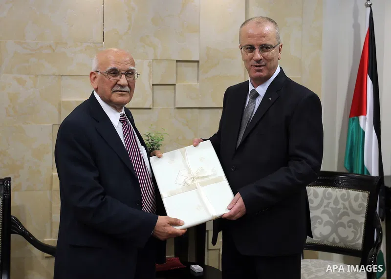 Palestinian Prime Minister Rami Hamdallah meets with Palestinian nuclear scientist Munir Naifah in the West Bank city of Ramallah on April 23, 2017. Photo by Prime Minister Office