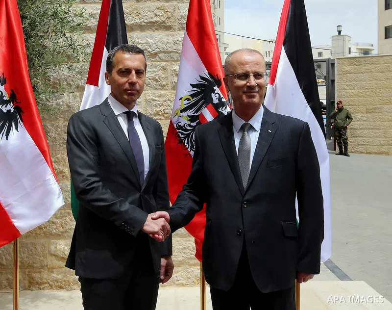 Palestinian Prime Minister Rami Hamdallah shakes hands with Austria's Chancellor Christian Kern in the West Bank city of Ramallah, on April 23, 2017. Photo by Prime Minister Office
