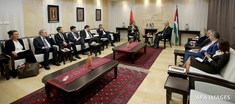 Palestinian Prime Minister Rami Hamdallah meets with Austria's Chancellor Christian Kern, in the West Bank city of Ramallah, on April 23, 2017. Photo by Prime Minister Office
