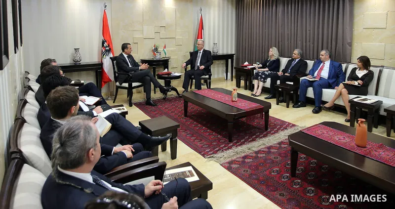 Palestinian Prime Minister Rami Hamdallah meets with Austria's Chancellor Christian Kern, in the West Bank city of Ramallah, on April 23, 2017. Photo by Prime Minister Office