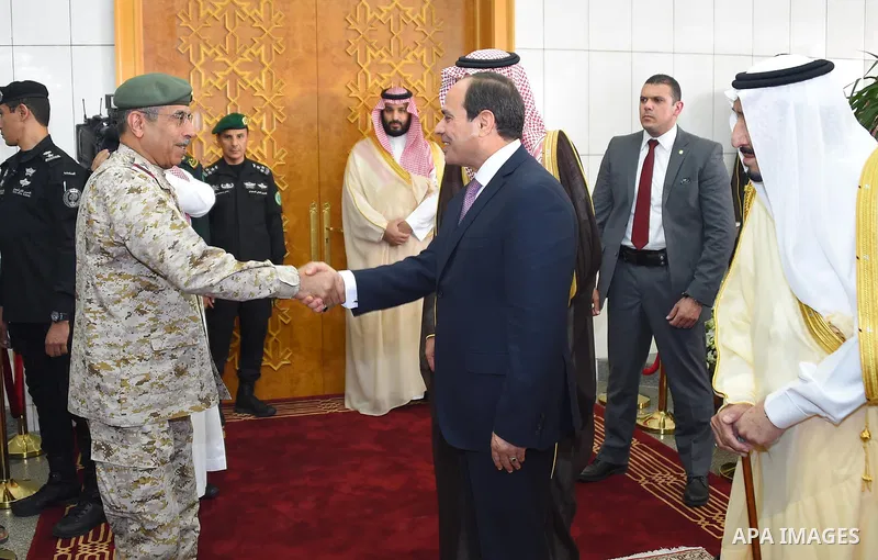 Saudi Arabia's King Salman bin Abdulaziz al-Saud receiving Egyptian President Abdel Fattah al-Sisi, upon the latter's arrival in the capital Riyadh on 23 April 2017. Photo by Egyptian President Office