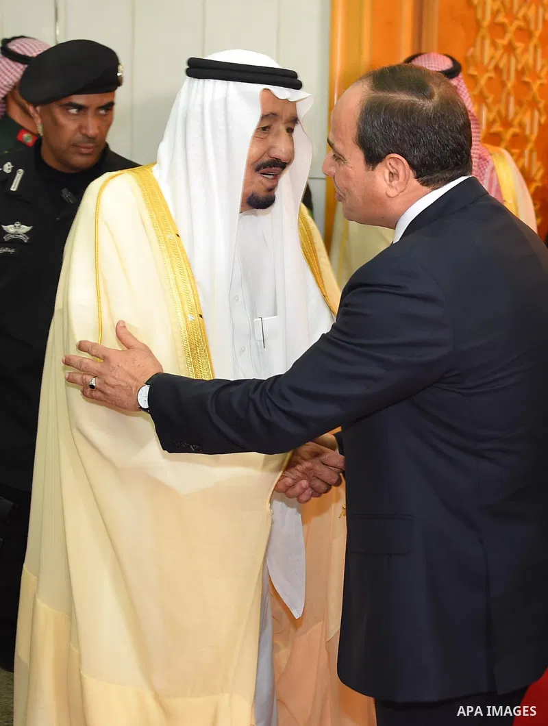 Saudi Arabia's King Salman bin Abdulaziz al-Saud receiving Egyptian President Abdel Fattah al-Sisi, upon the latter's arrival in the capital Riyadh on 23 April 2017. Photo by Egyptian President Office