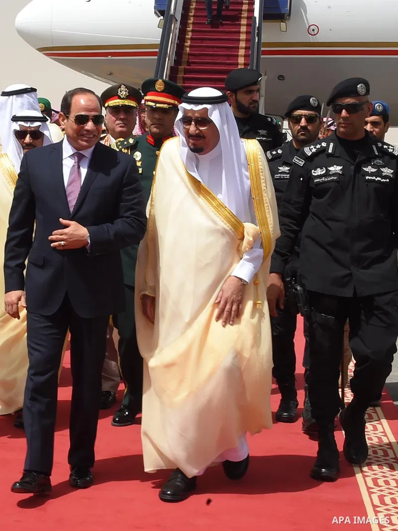 Saudi Arabia's King Salman bin Abdulaziz al-Saud receiving Egyptian President Abdel Fattah al-Sisi, upon the latter's arrival in the capital Riyadh on 23 April 2017. Photo by Egyptian President Office