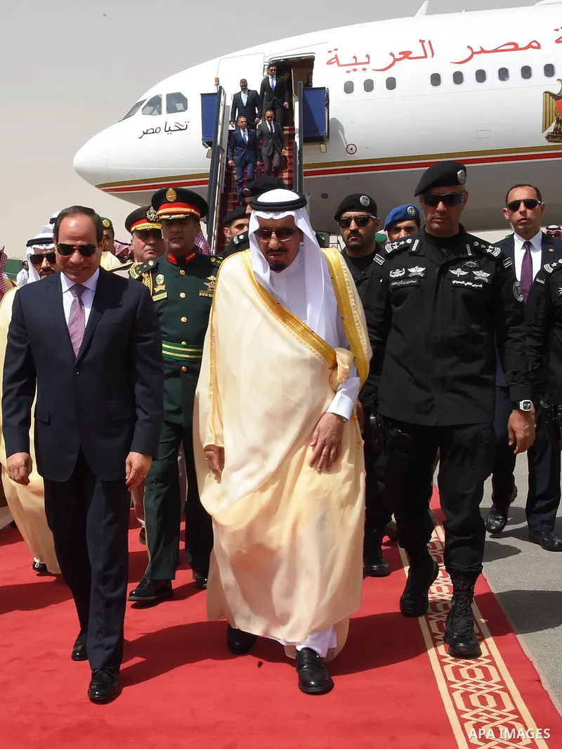 Saudi Arabia's King Salman bin Abdulaziz al-Saud receiving Egyptian President Abdel Fattah al-Sisi, upon the latter's arrival in the capital Riyadh on 23 April 2017. Photo by Egyptian President Office