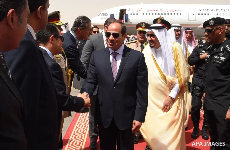Saudi Arabia's King Salman bin Abdulaziz al-Saud receiving Egyptian President Abdel Fattah al-Sisi, upon the latter's arrival in the capital Riyadh on 23 April 2017. Photo by Egyptian President Office