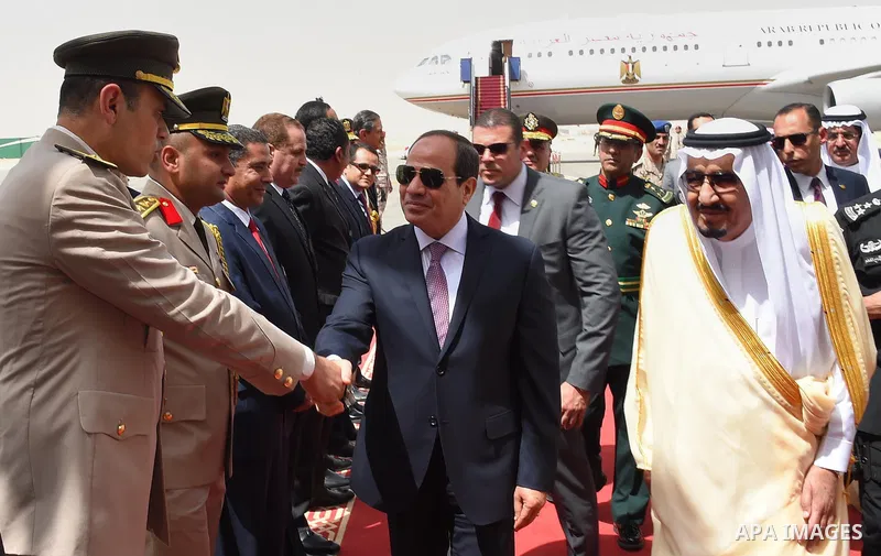Saudi Arabia's King Salman bin Abdulaziz al-Saud receiving Egyptian President Abdel Fattah al-Sisi, upon the latter's arrival in the capital Riyadh on 23 April 2017. Photo by Egyptian President Office