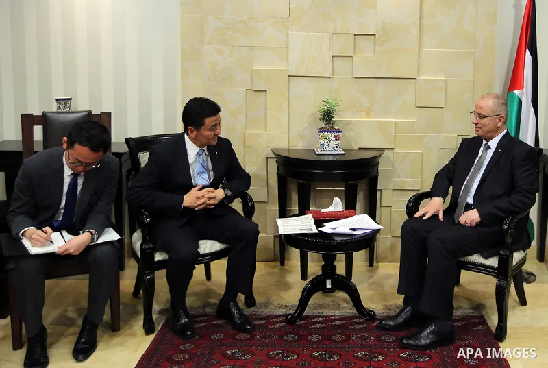 Palestinian Prime Minister, Rami Hamdallah, meets with the Japanese Foreign Minister Nobu Kishi, in the West Bank city of Ramallah, on April 23, 2017. Photo by Prime Minister Office
