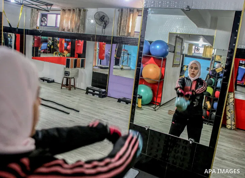 Dania El Masry, 20-years old a Palestinian woman from Khan younis student of Physical Therapy, plays CrossFit sport at Gym in the southern Gaza strip, on Feb. 07, 2017. CrossFit workouts incorporate elements from high-in...
