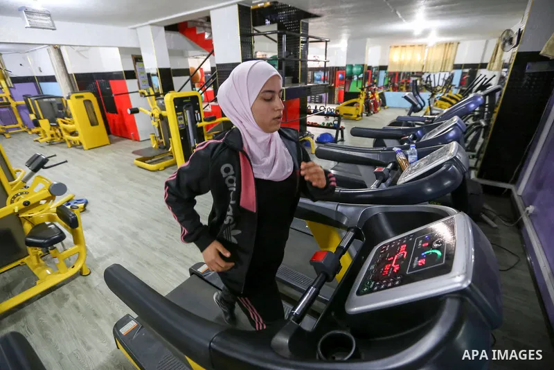 Dania El Masry, 20-years old a Palestinian woman from Khan younis student of Physical Therapy, plays CrossFit sport at Gym in the southern Gaza strip, on Feb. 07, 2017. CrossFit workouts incorporate elements from high-in...