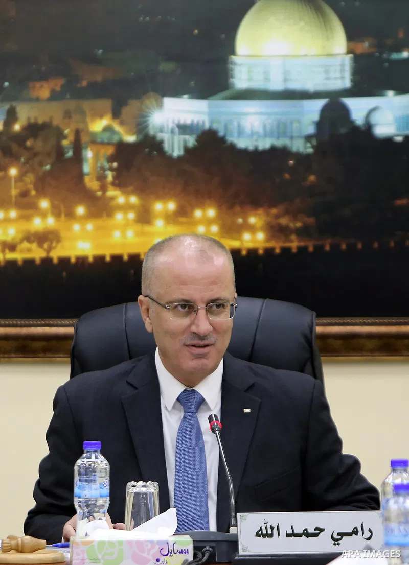 Palestinian Prime Minister Rami Hamdallah chairs a meeting of council of Ministers in the West Bank city of Ramallah, on April 25, 2017. Photo by Prime Minister Office
