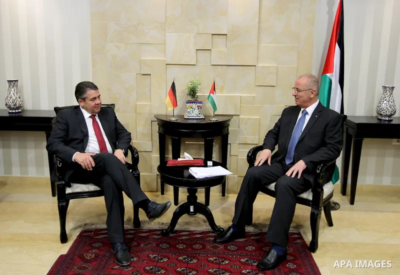 Palestinian Prime Minister Rami Hamdallah meets with German Foreign Minister Sigmar Gabriel in the West Bank city of Ramallah April 25, 2017. Photo by Prime Minister Office