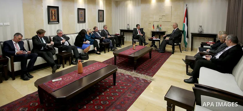 Palestinian Prime Minister Rami Hamdallah meets with German Foreign Minister Sigmar Gabriel in the West Bank city of Ramallah April 25, 2017. Photo by Prime Minister Office