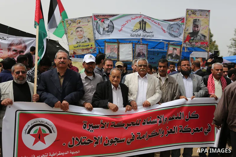 Palestinians take part in a protest to show solidarity with Palestinian prisoners on hunger strike in Israeli jails, in Gaza city on April 26, 2017. Photo by Ashraf Amra