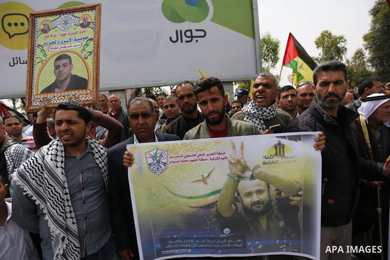 Palestinians take part in a protest to show solidarity with Palestinian prisoners on hunger strike in Israeli jails, in Gaza city on April 26, 2017. Photo by Ashraf Amra