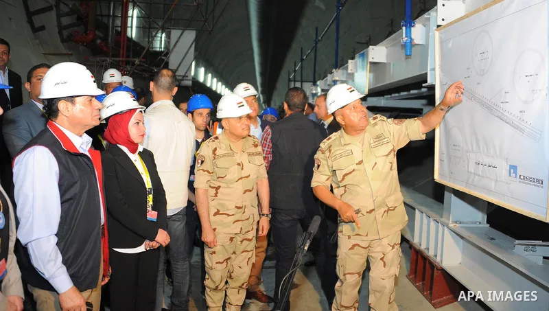 Egyptian President Abdel-Fattah el-Sisi visits the Suez Canal, in Ismailia, Egypt, on April 26, 2017. Photo by Egyptian President Office