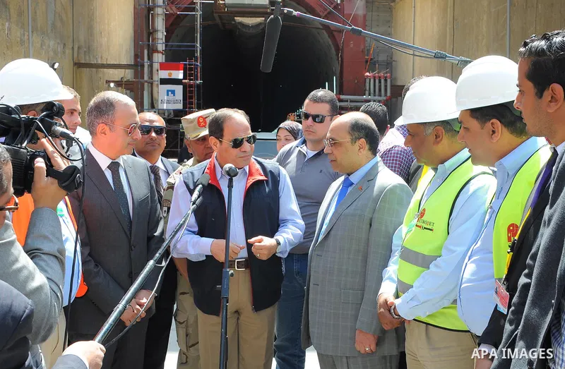 Egyptian President Abdel-Fattah el-Sisi visits the Suez Canal, in Ismailia, Egypt, on April 26, 2017. Photo by Egyptian President Office