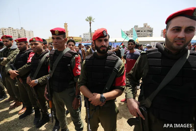 Palestinians take part in a protest to show solidarity with Palestinian prisoners on hunger strike in Israeli jails, in Gaza city on April 27, 2017. Photo by Ashraf Amra