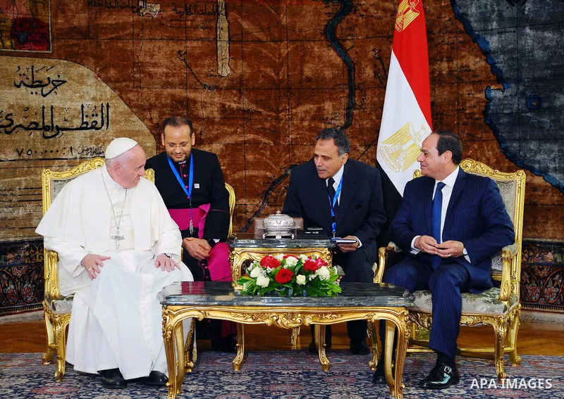 Egyptian President Abdel Fattah al-Sisi meets with Pope Francis at the presidential palace in Cairo, during an official visit to Egypt on April 28, 2017. Pope Francis began a visit to Egypt to promote "unity and fraterni...