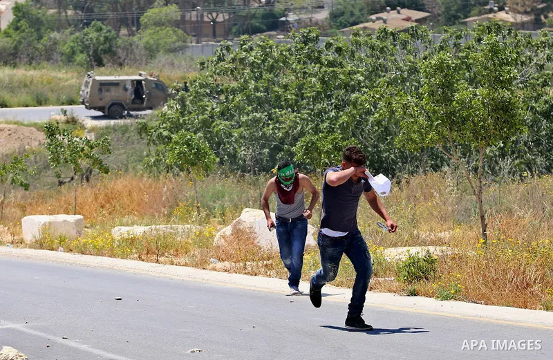 Palestinian protesters clash with Israeli security forces at a protest in support of Palestinian prisoners on hunger strike in Israeli jails, in the West Bank village of al-Naqoura, near Nablus on April 28, 2017. Photo b...