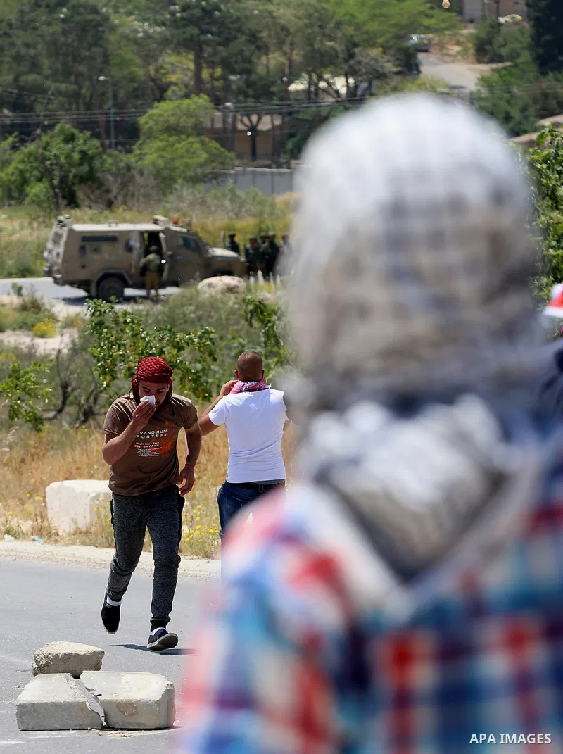 Palestinian protesters clash with Israeli security forces at a protest in support of Palestinian prisoners on hunger strike in Israeli jails, in the West Bank village of al-Naqoura, near Nablus on April 28, 2017. Photo b...