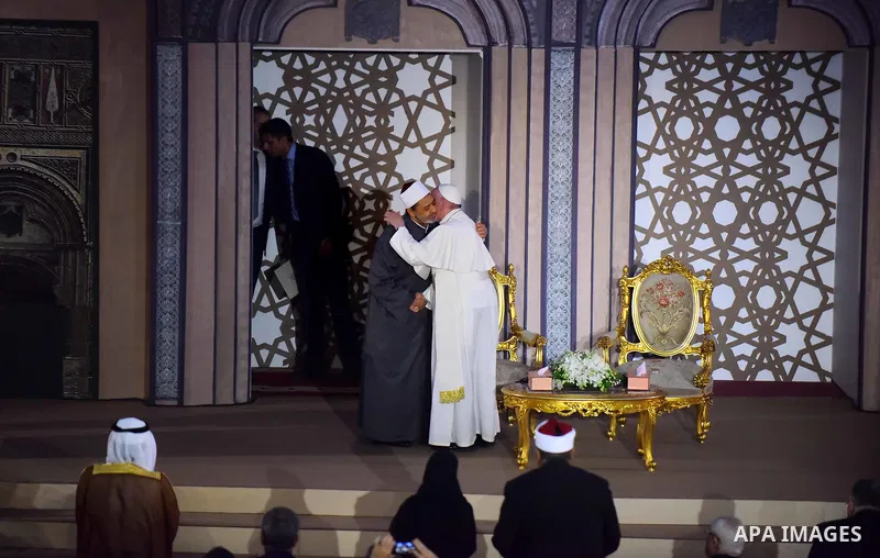 Pope Francis and Sheikh Ahmed al-Tayeb, the Grand Imam of Al-Azhar, embrace during a visit of the Pope to the prestigious Sunni institution in Cairo on April 28, 2017. Pope Francis began a visit to Egypt to promote "unit...