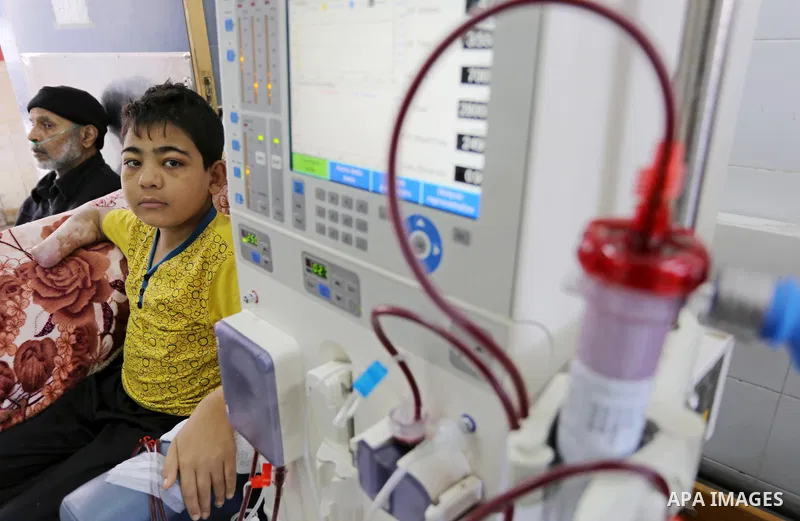 A Palestinian patient boy gets his kidneys washed at the dialysis department in the Al-Shifa hospital during the worsening crisis of power outages in Gaza City on April 29, 2017. Photo by Ashraf Amra