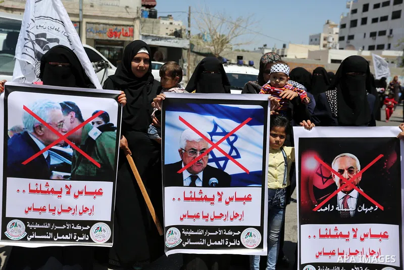 Palestinian supporters of Al-Ahrar movement hold banners during a protest against Palestinian President Mahmoud Abbas and Israeli blockade of the Gaza Strip, in Gaza city, on April 29, 2017. Photo by Ashraf Amra