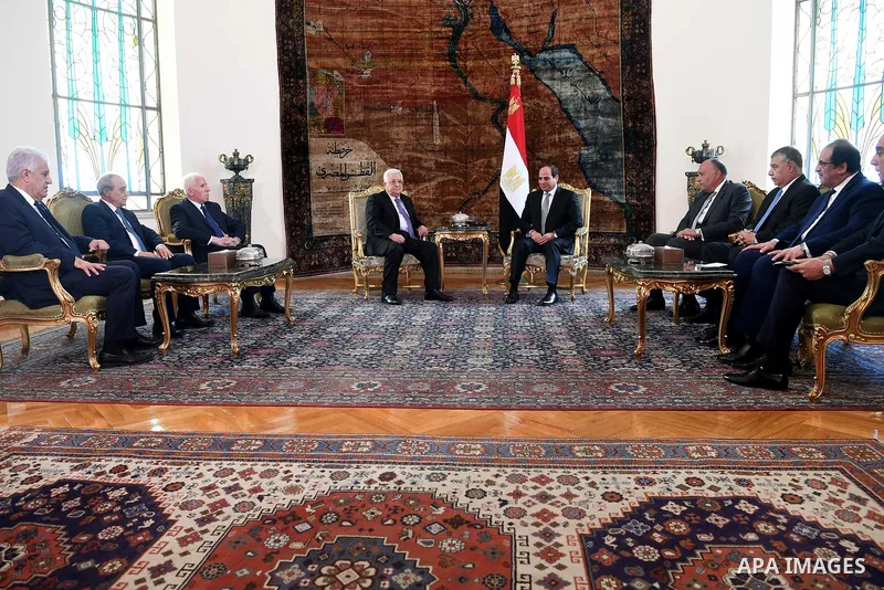 Palestinian President Mahmoud Abbas meets with Egyptian President Abdel Fattah el-Sisi in Cairo, Egypt on April 29, 2017. Photo by Osama Falah