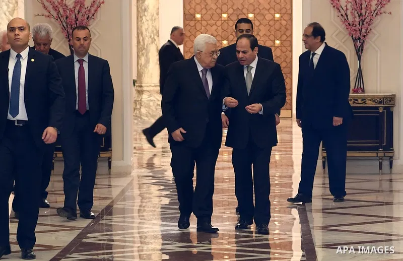 Palestinian President Mahmoud Abbas meets with Egyptian President Abdel Fattah el-Sisi in Cairo, Egypt on April 29, 2017. Photo by Osama Falah