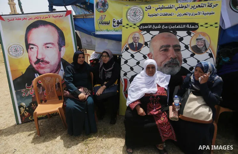 Palestinians take part in a protest to show solidarity with Palestinian prisoners on hunger strike in Israeli jails, in Gaza city on April 30, 2017. Photo by Mohammed Asad