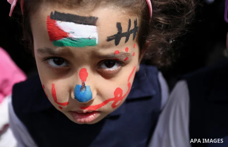 Palestinian children take part during a protest to demand the end of Israeli blockade of the Gaza Strip and against the worsening crisis of power outages in Gaza City, in Gaza city on April 30, 2017. Photo by Ashraf Amra