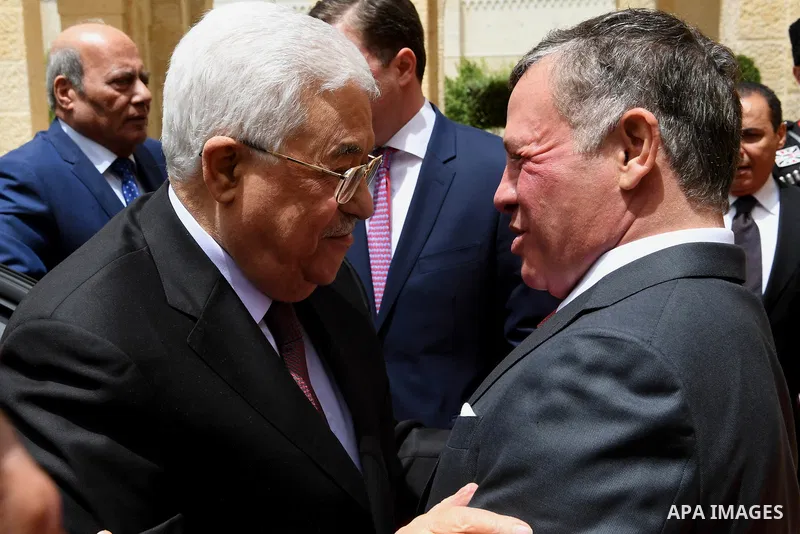 Palestinian President Mahmoud Abbas meets with Jordan's King Abdullah II in Amman, Jordan, on April 30, 2017. Photo by Osama Falah