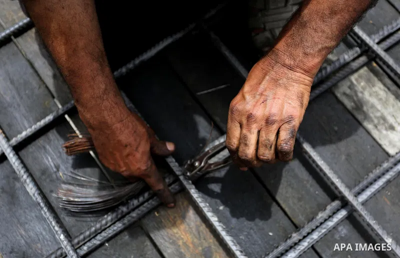 Palestinian laborers construction work at building still under construction to mark May Day or International Workers' Day, in Gaza city on May 01. 2017. Photo by Ashraf Amra